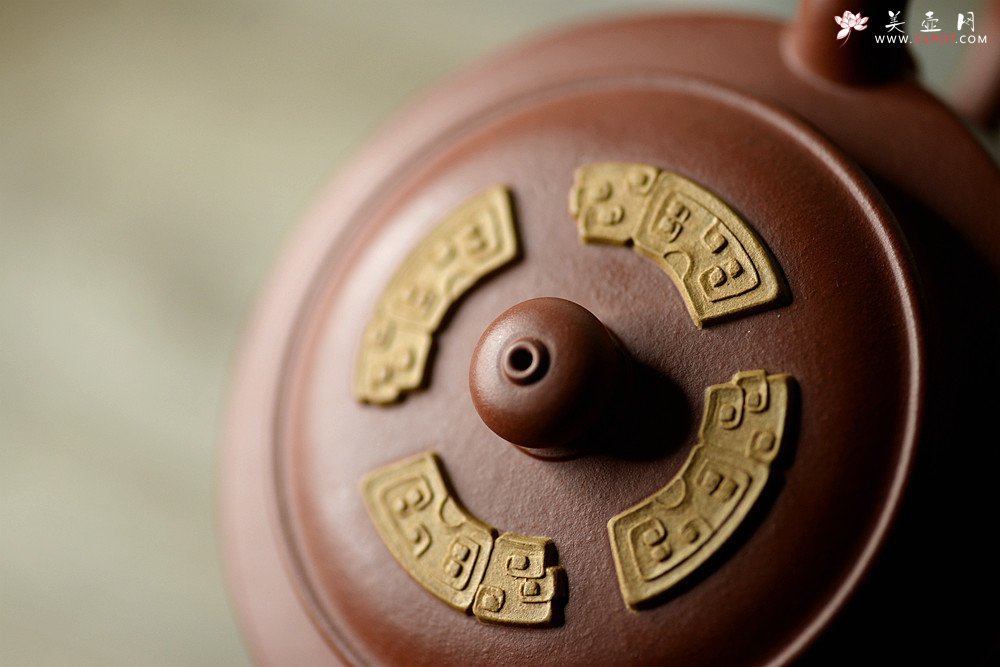 紫砂壶图片：储俊伟最新力作  古朴典雅 全手合璧 - 美壶网