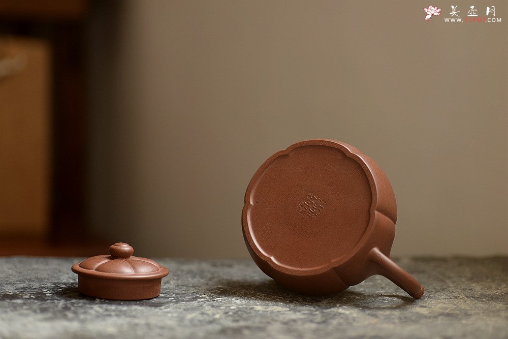 紫砂壶图片：徐亚春老师新作 身桶饱满 明针优秀~筋纹 六合 - 美壶网