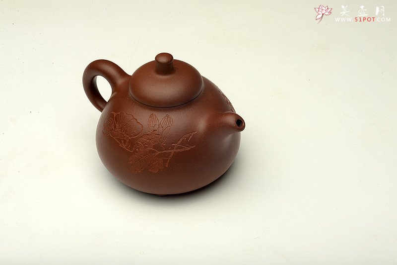 紫砂壶图片：何健作品 毛国强装饰 全手三足乳鼎 强强联合 值得珍藏~ - 美壶网