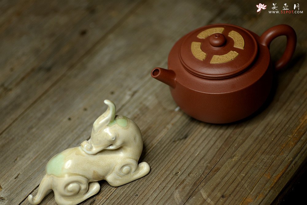 紫砂壶图片：储俊伟最新力作  古朴典雅 全手合璧 - 美壶网