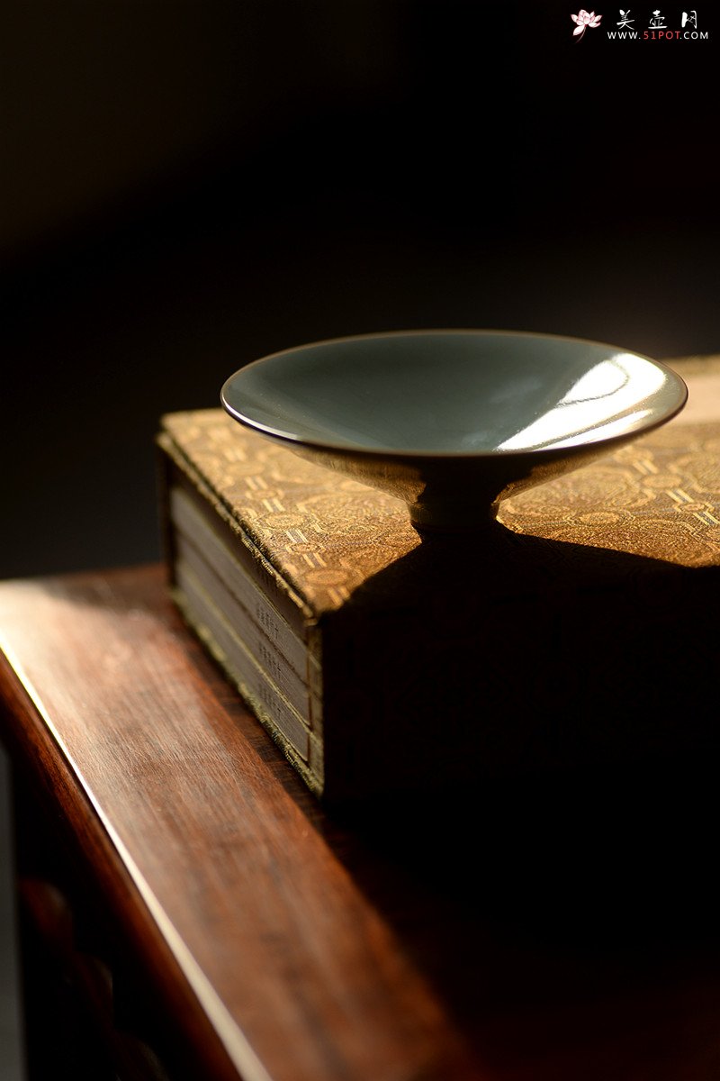 紫砂壶图片：正宗汝州汝瓷 斗笠大盏 主人杯 烧出天空的颜色~ - 美壶网