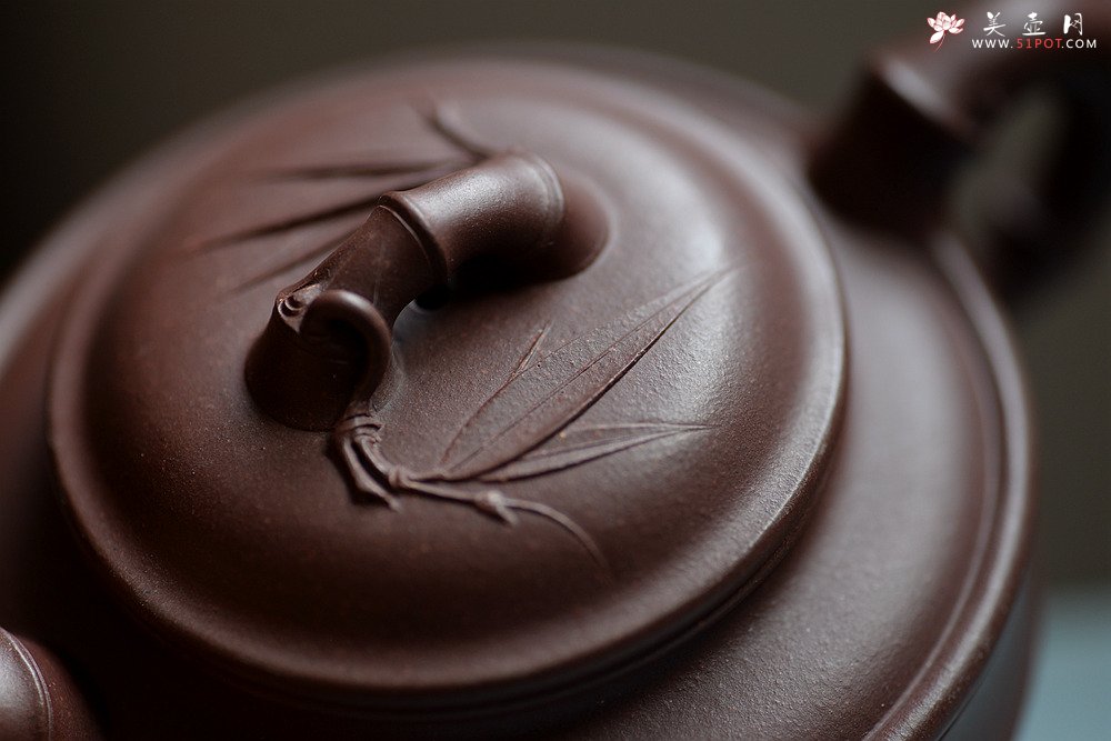 紫砂壶图片：造型端正 双线竹鼓一对 劲道竹叶 飘逸 - 美壶网