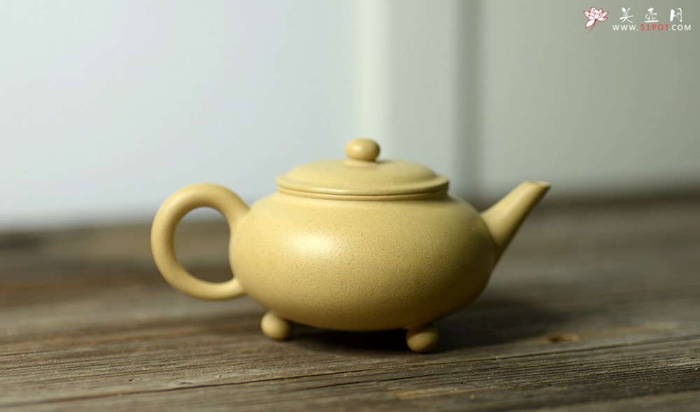 紫砂壶图片： 饱满素雅  温润如玉 全手三足水平  - 美壶网