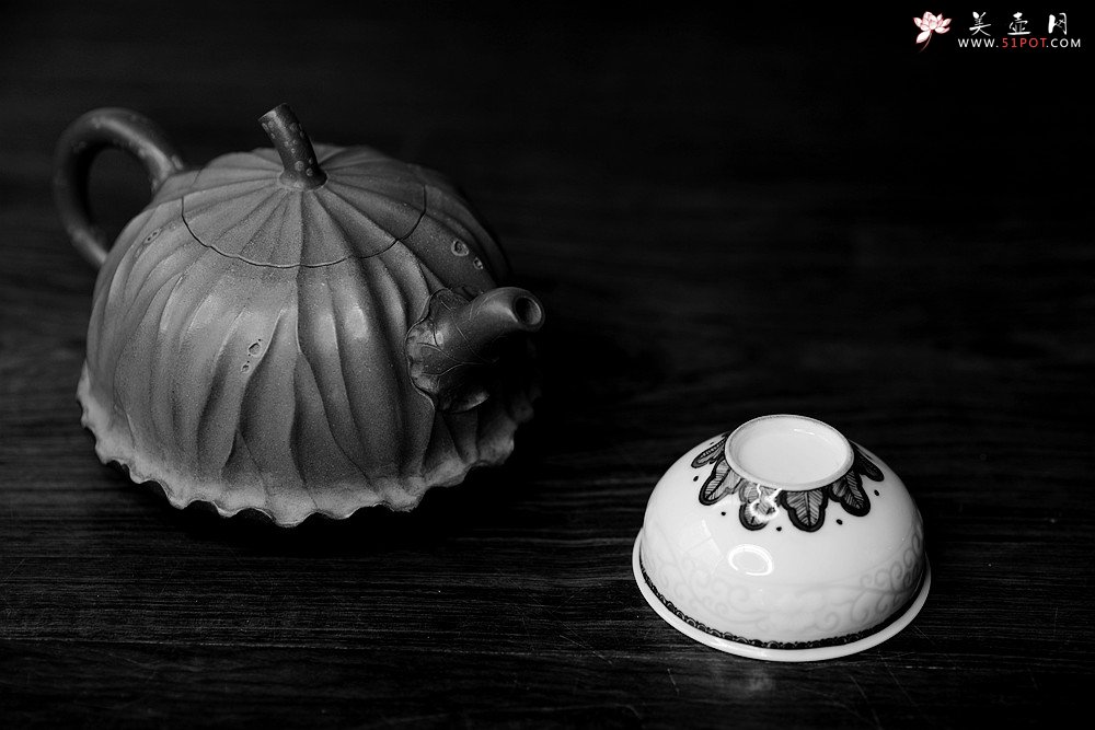 紫砂壶图片：文气十足 意境深远 秋日残荷 孙伟强张新亚合作 - 美壶网