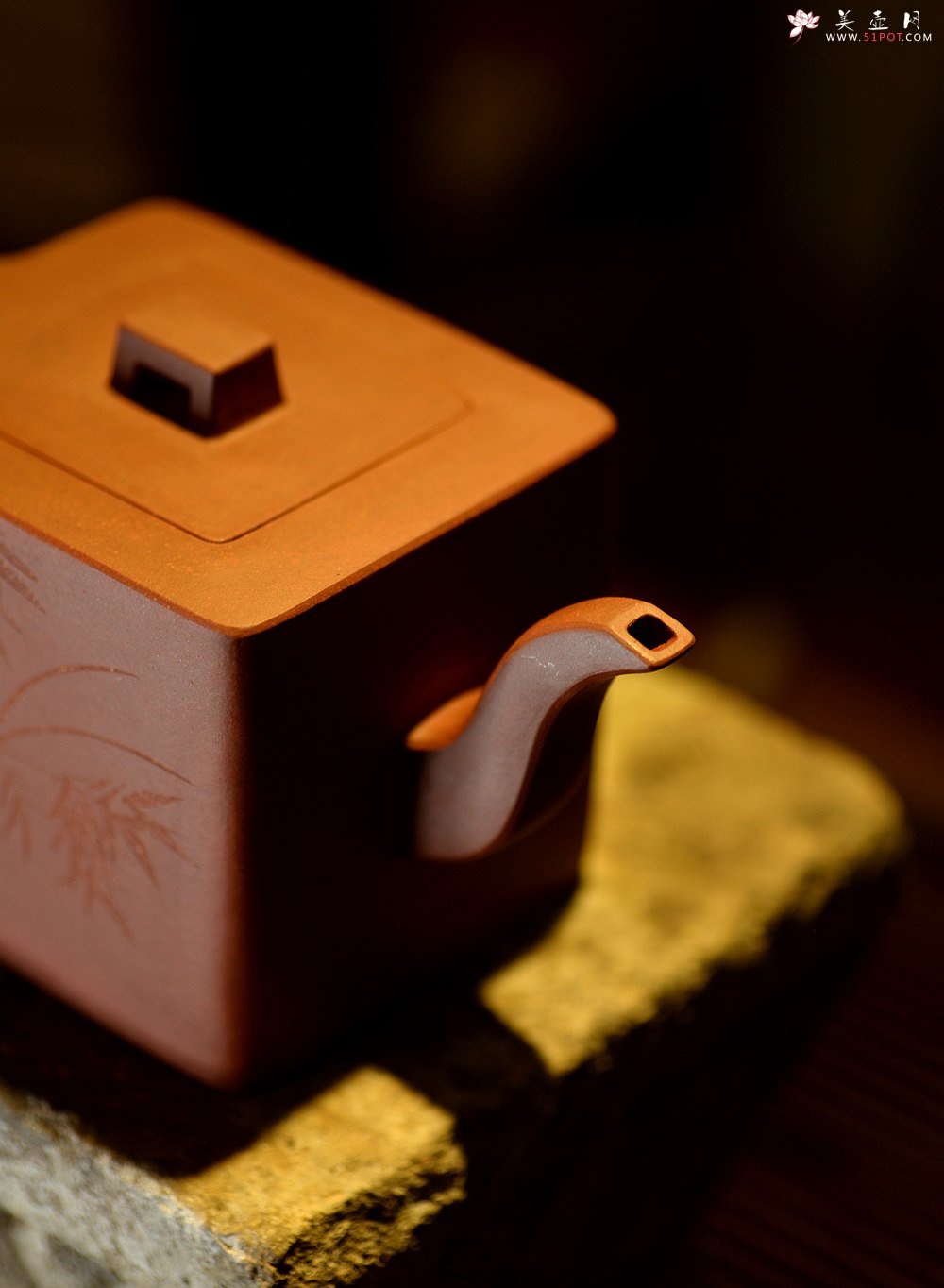 紫砂壶图片：许浒甲午年力作 全手工玉鼎四方 大品重器 雄厚古朴 单片拍打  - 美壶网