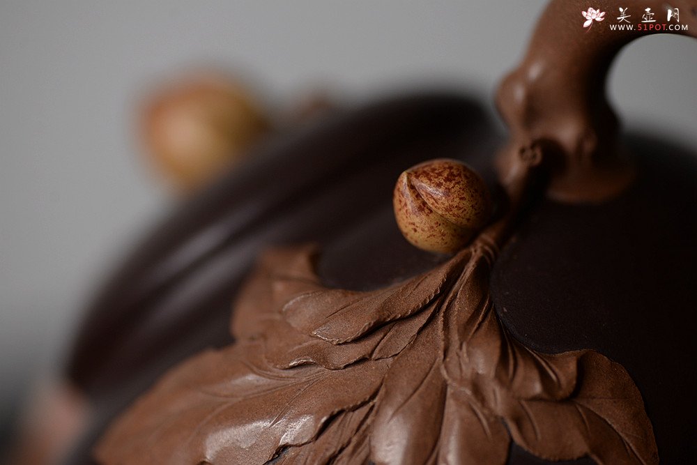 紫砂壶图片：原创作品 孙伟强张新亚合作 寿桃 饱满大气 贴叶精湛 - 美壶网