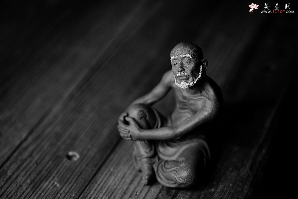 紫砂壶图片：全手雕塑 栩栩如生 精品养心罗汉 - 美壶网