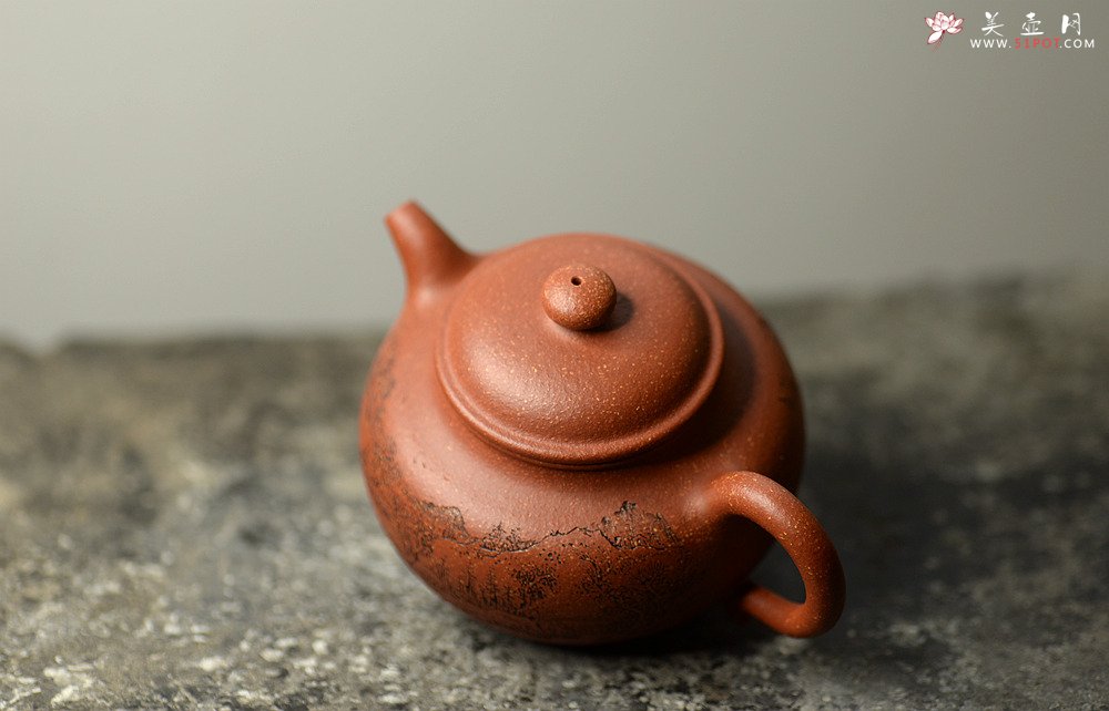 紫砂壶图片：传统实用 山水莲子 优质降坡泥 - 美壶网