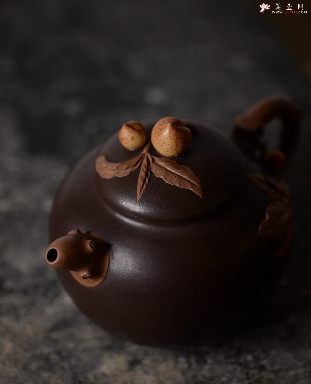 紫砂壶图片：原创作品 孙伟强张新亚合作 寿桃 饱满大气 贴叶精湛 - 美壶网