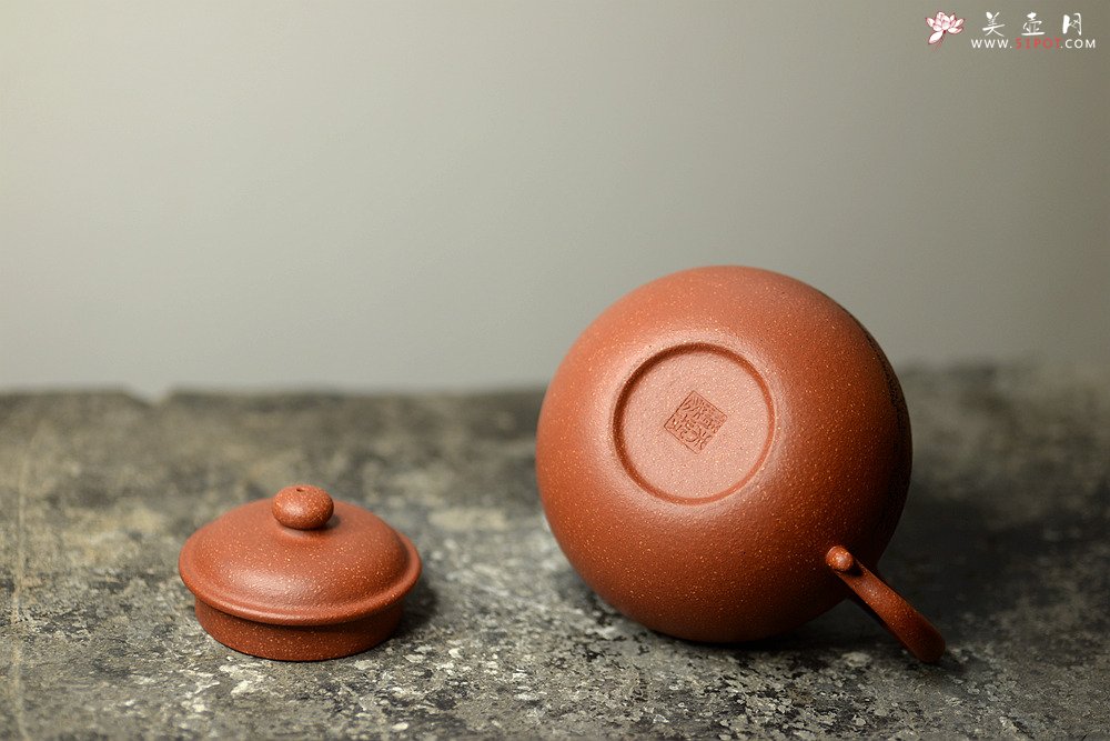 紫砂壶图片：传统实用 山水莲子 优质降坡泥 - 美壶网