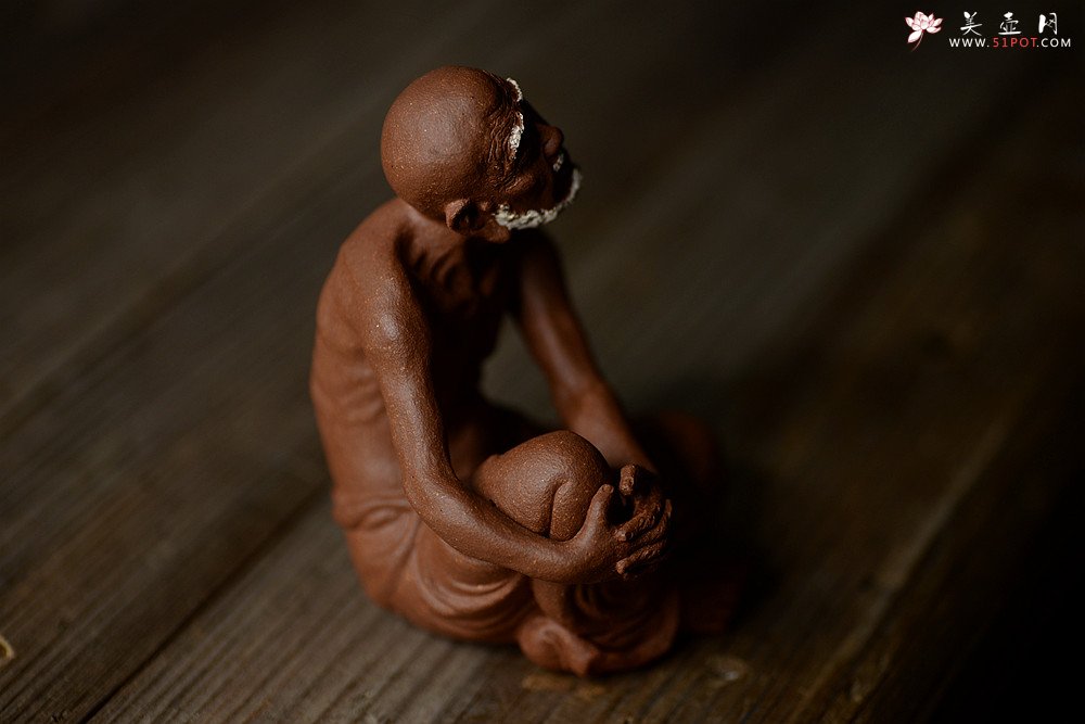 紫砂壶图片：全手雕塑 栩栩如生 精品养心罗汉 - 美壶网