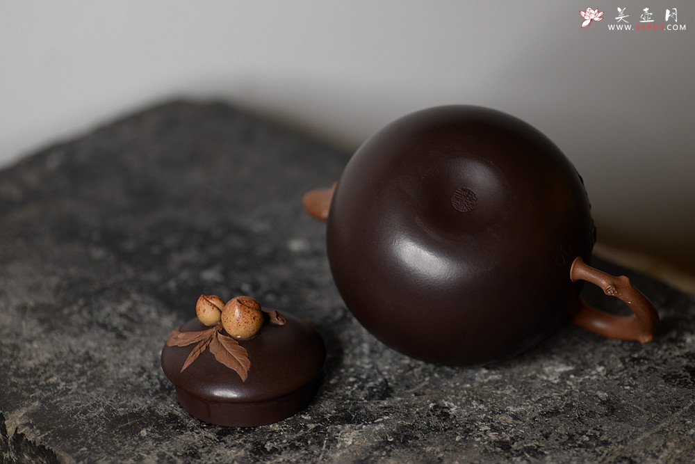 紫砂壶图片：原创作品 孙伟强张新亚合作 寿桃 饱满大气 贴叶精湛 - 美壶网