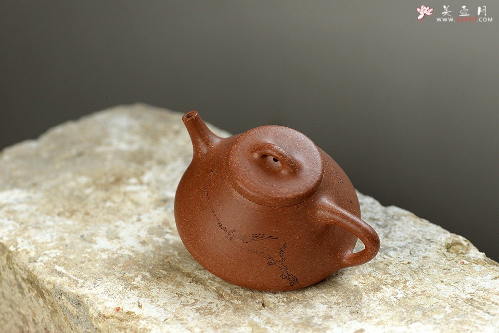 紫砂壶图片：优质降坡泥 文气全手石瓢 骨肉均挺之精品   - 美壶网