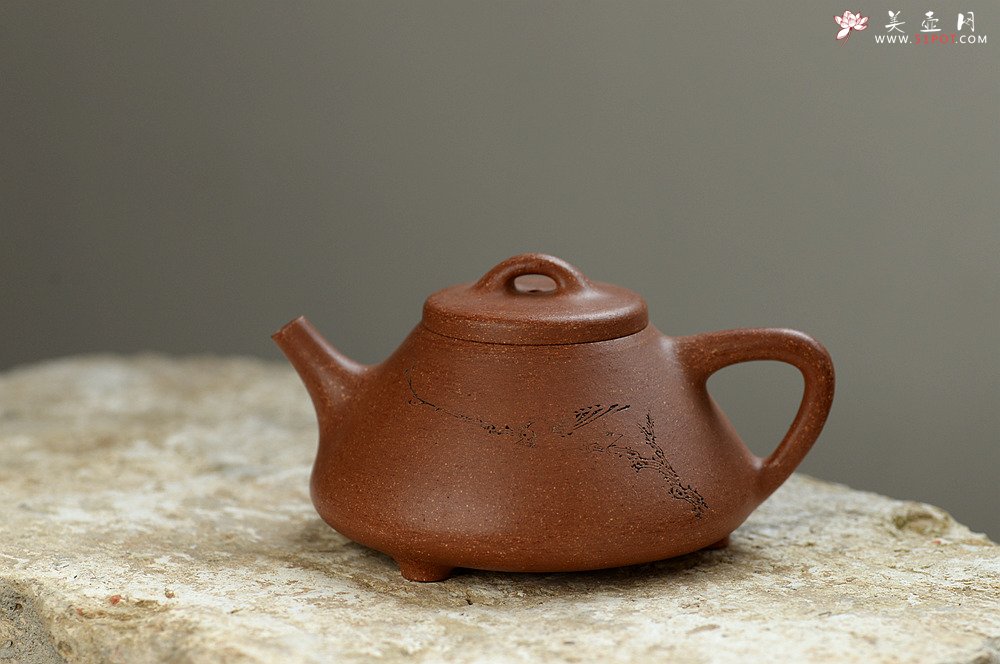 紫砂壶图片：优质降坡泥 文气全手石瓢 骨肉均挺之精品   - 美壶网