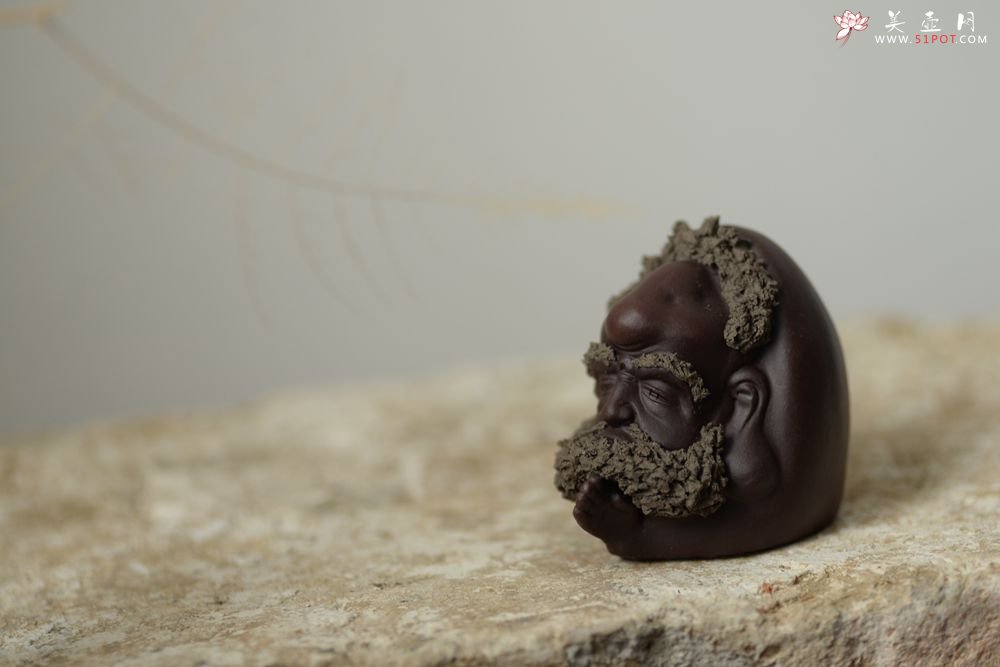 紫砂壶图片：原矿紫泥  神态生动  宁静悟禅 茶宠 - 美壶网