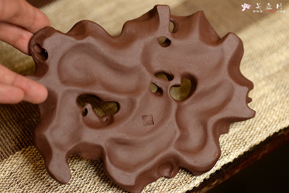 紫砂壶图片：全手制作 假山壶托 文气十足~ - 美壶网