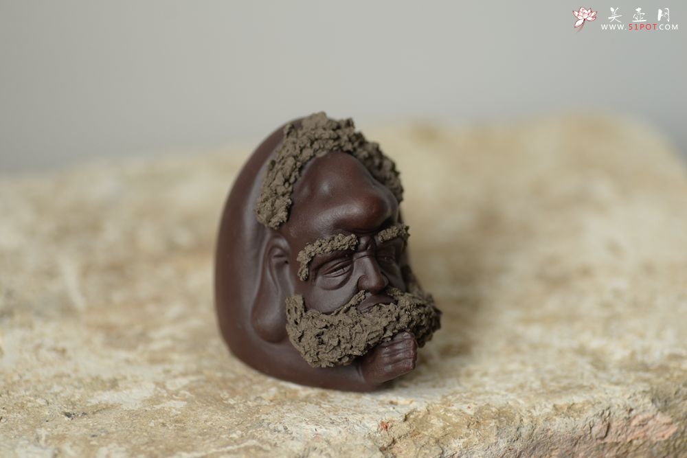 紫砂壶图片：原矿紫泥  神态生动  宁静悟禅 茶宠 - 美壶网