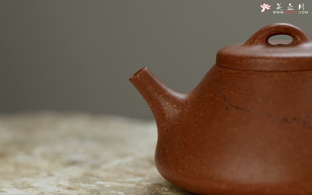 紫砂壶图片：优质降坡泥 文气全手石瓢 骨肉均挺之精品   - 美壶网