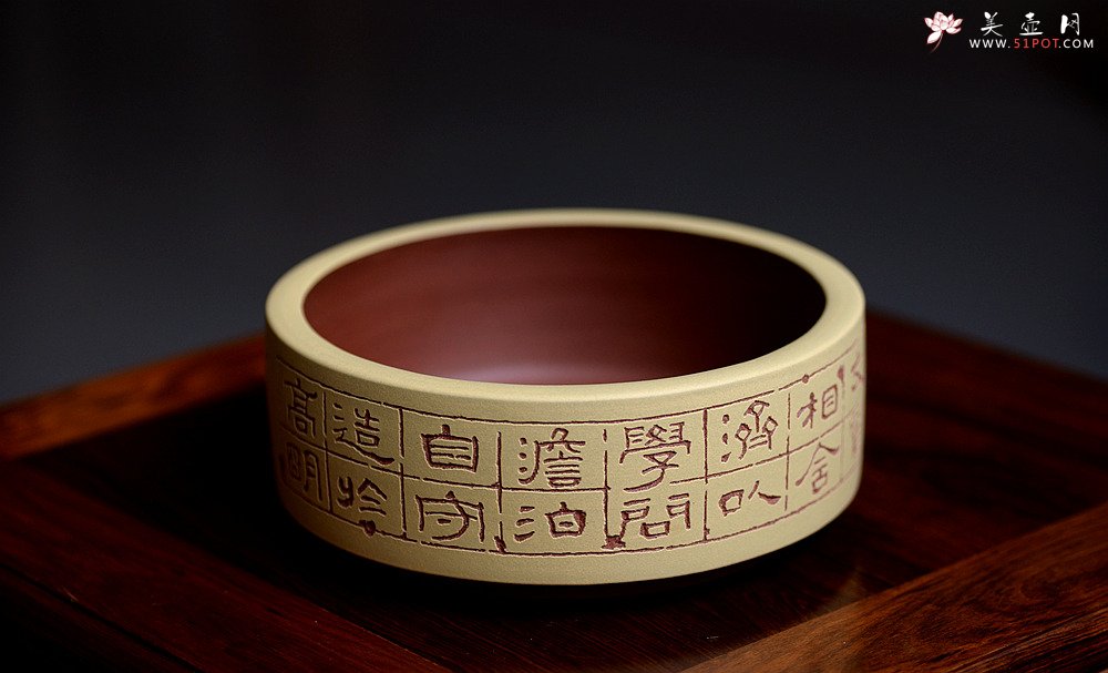 紫砂壶图片：茶舍必备 汉风水洗 书香氛围 啄砂装饰 文质相含 - 美壶网