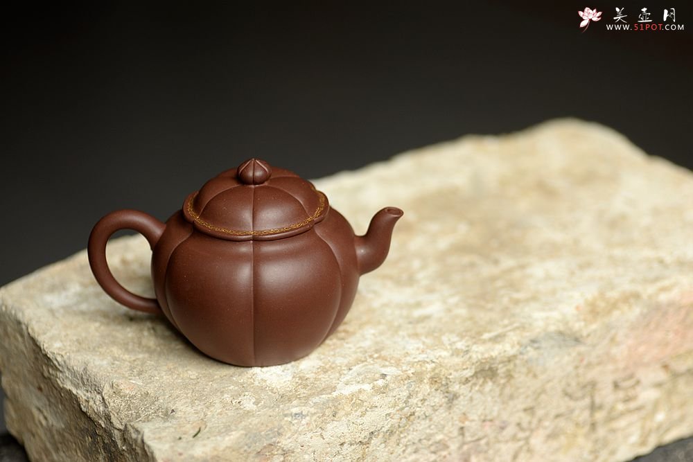 紫砂壶图片：酒虎新作 饱满敦厚 肌理丰润~  全手圆满 - 美壶网