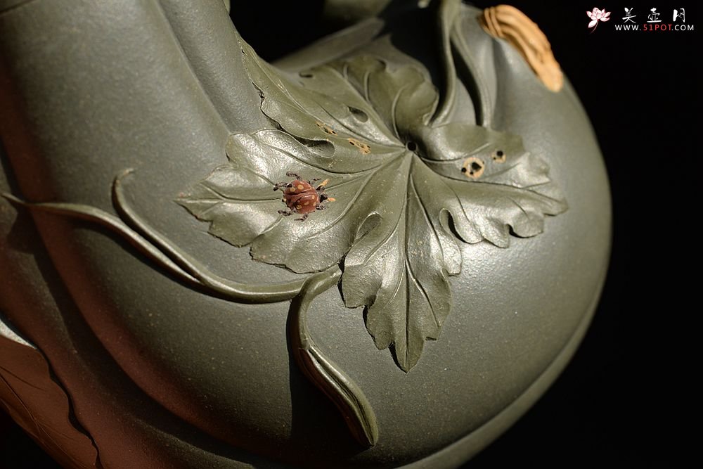 紫砂壶图片：田园之乐~写生造型 涌动的气韵 丝瓜 孙伟强张新亚合作原创作品 - 美壶网