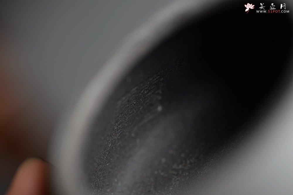 紫砂壶图片：周斌新作 知秋精炼刀法 蕉阴浓处烹新茶 全手大口石瓢 - 美壶网