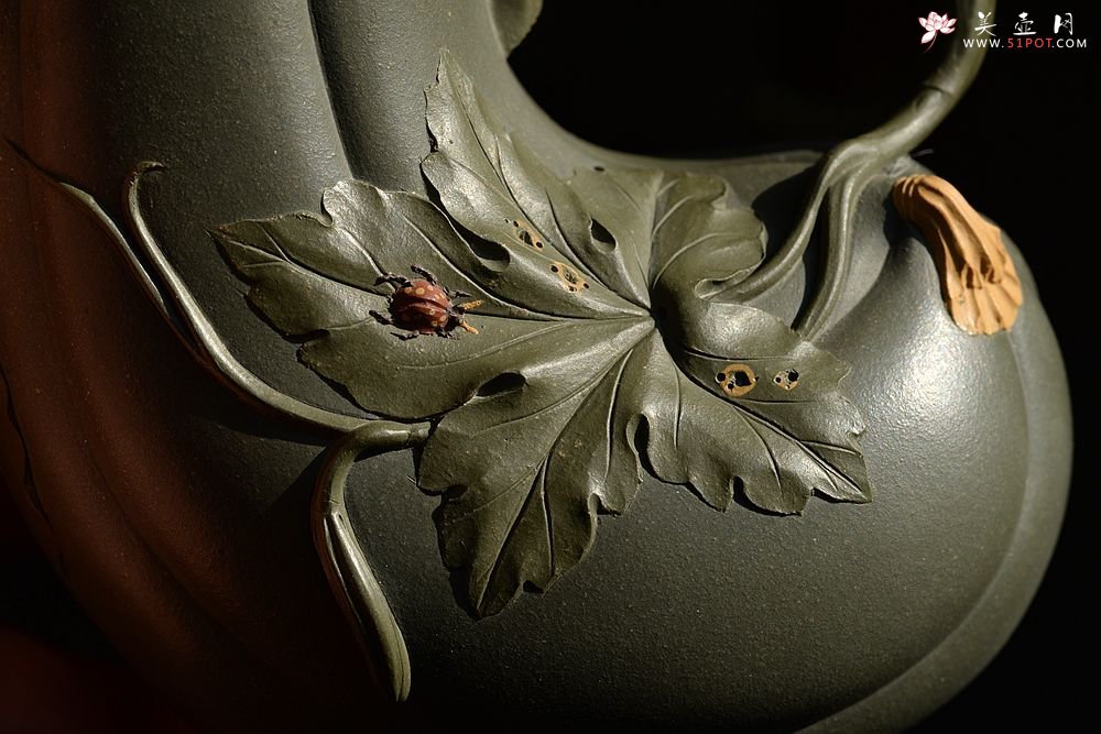 紫砂壶图片：田园之乐~写生造型 涌动的气韵 丝瓜 孙伟强张新亚合作原创作品 - 美壶网