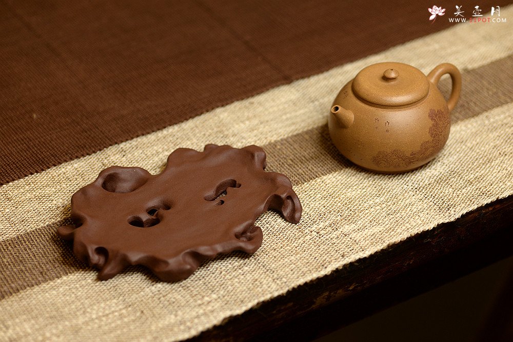 紫砂壶图片：全手制作 假山壶托 文气十足~ - 美壶网