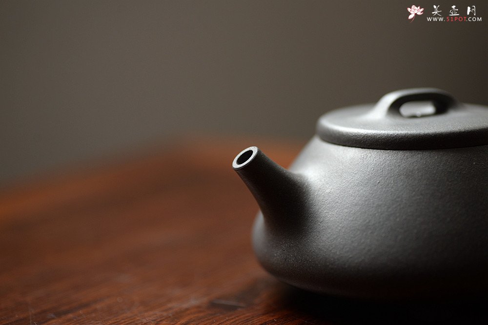 紫砂壶图片：周斌新作 知秋精炼刀法 蕉阴浓处烹新茶 全手大口石瓢 - 美壶网