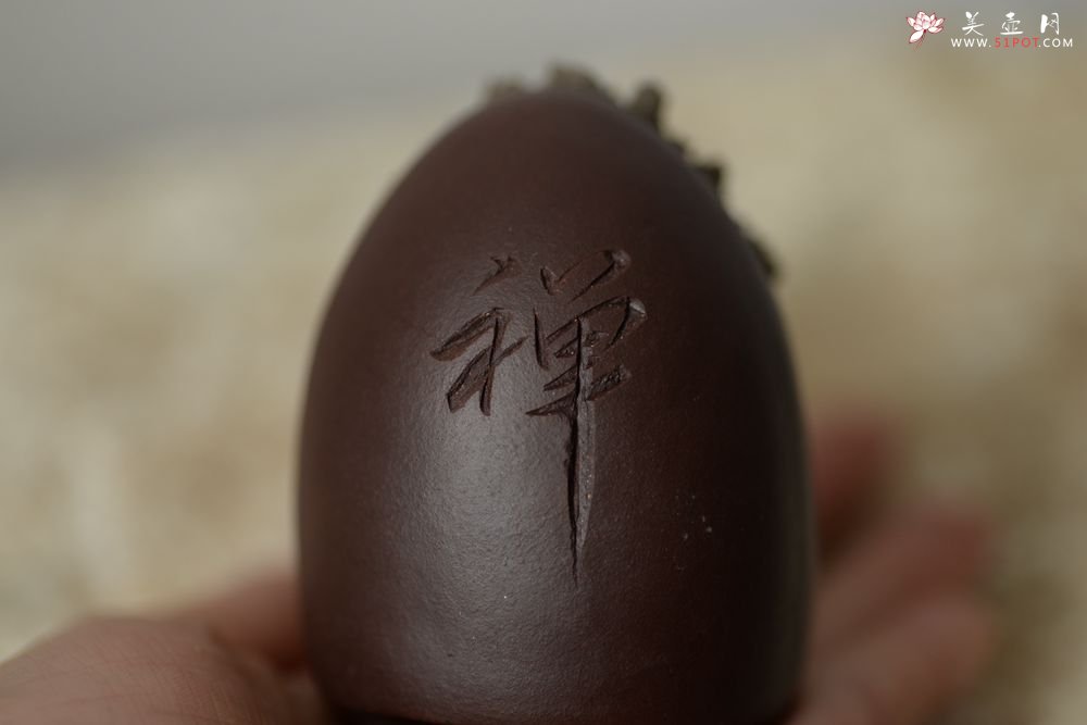 紫砂壶图片：原矿紫泥  神态生动  宁静悟禅 茶宠 - 美壶网