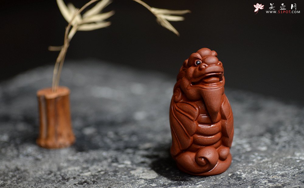 紫砂壶图片：精致茶宠飞龙在天 神态逼真  - 美壶网