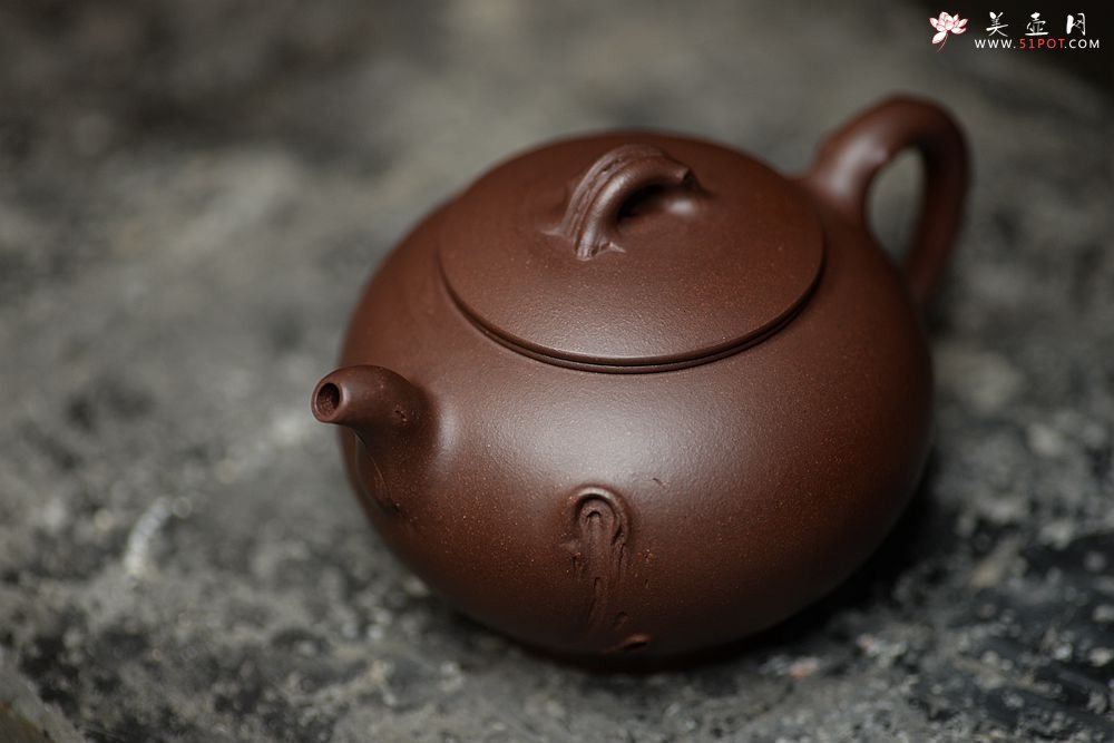 紫砂壶图片：高雪琴新作 线条流畅 端庄秀美 新意花器 全手冬韵 - 美壶网