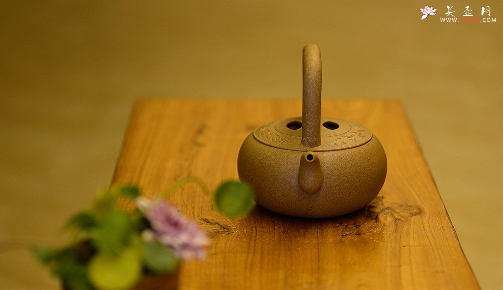 紫砂壶图片：摹古清味~ 鸿渝山房精品 煮水品茗~ 全手光明提梁 - 美壶网