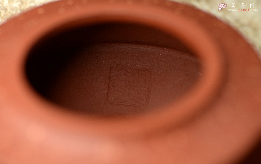 紫砂壶图片：潘小东潜力派 全手铺砂玉带 智行方圆  颇有难度  - 美壶网