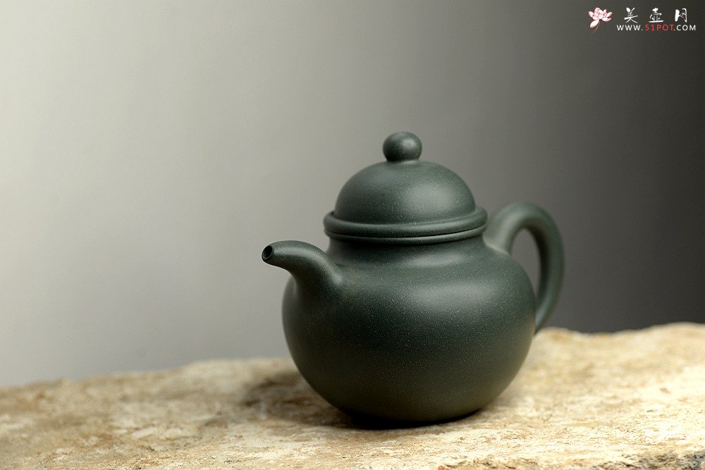 紫砂壶图片：深得其味 民国绿泥 全手寿珍掇球 霸气 经典再现 - 美壶网
