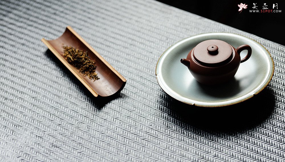 紫砂壶图片：手工制作 文雅大方 六瓣冰纹壶承 - 美壶网