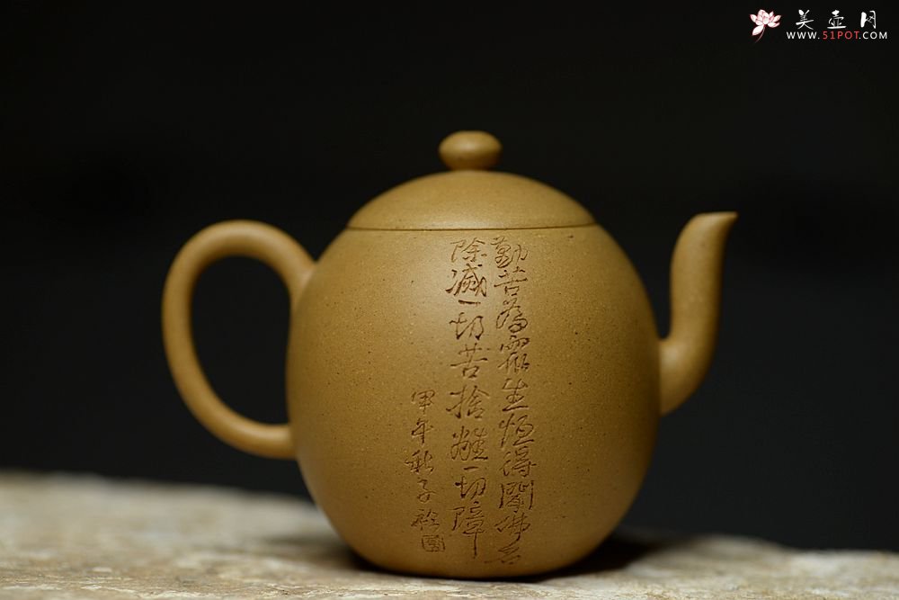 紫砂壶图片：器小大度 美人雅致小壶 天心明月 高工葛明仙爱女黄玲玲装饰 - 美壶网