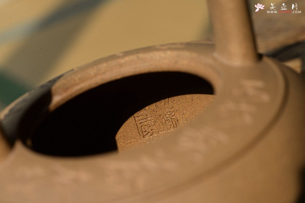 紫砂壶图片：摹古清味~ 鸿渝山房精品 煮水品茗~ 全手光明提梁 - 美壶网