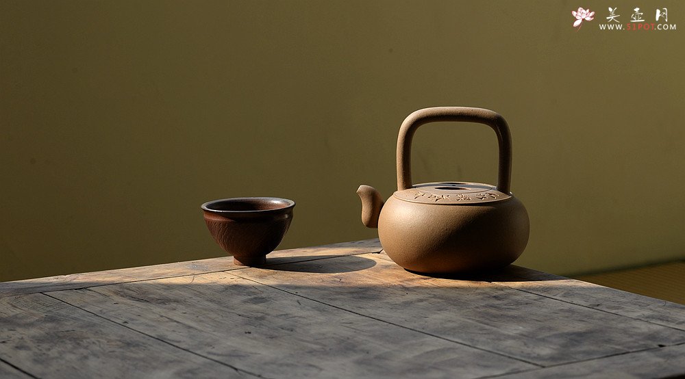 紫砂壶图片：摹古清味~ 鸿渝山房精品 煮水品茗~ 全手光明提梁 - 美壶网