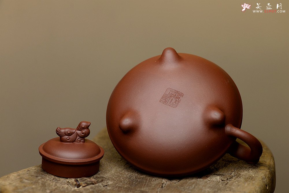 紫砂壶图片：于洪霞精工代表作 喜气洋洋 婉雅大方 全手鸳鸯 - 美壶网