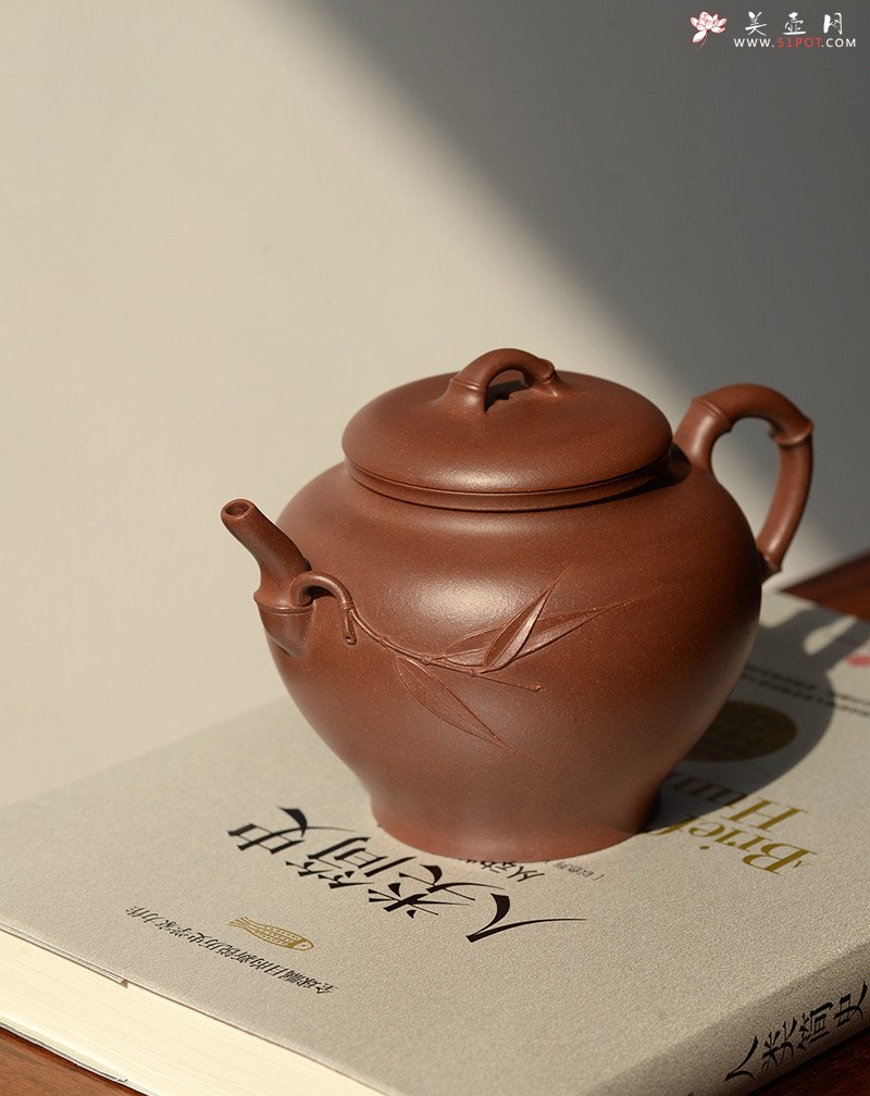 紫砂壶图片：潘丹初原创‘秀气’系列之春竹 纯净底槽青  婉约清秀 行简意足 - 美壶网