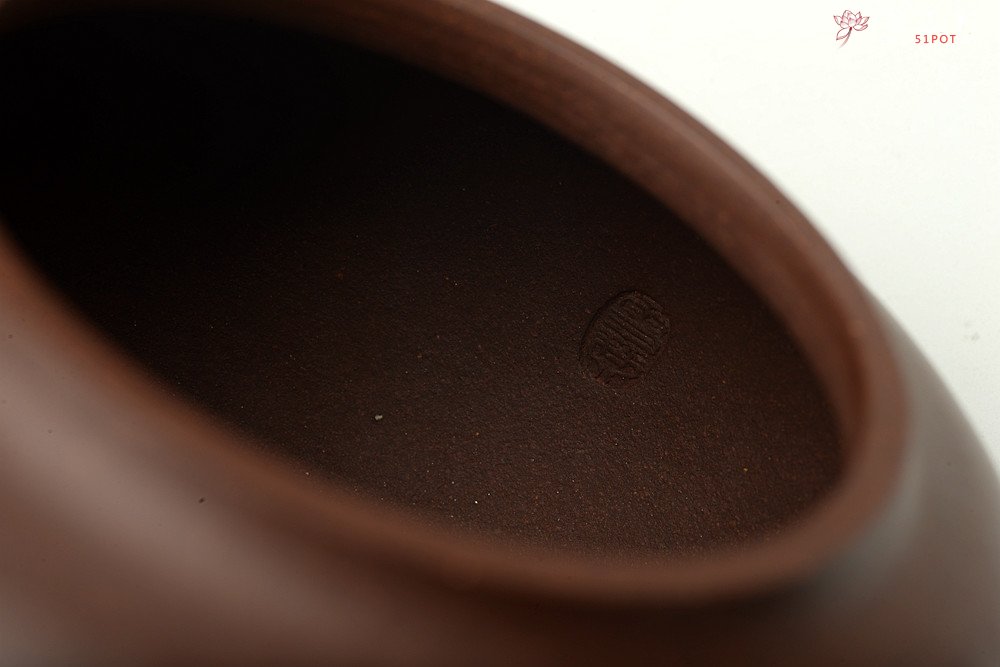 紫砂壶图片：高雪琴全手新作 敦厚悠然 简意花货~ 秋色 做工精致 - 美壶网