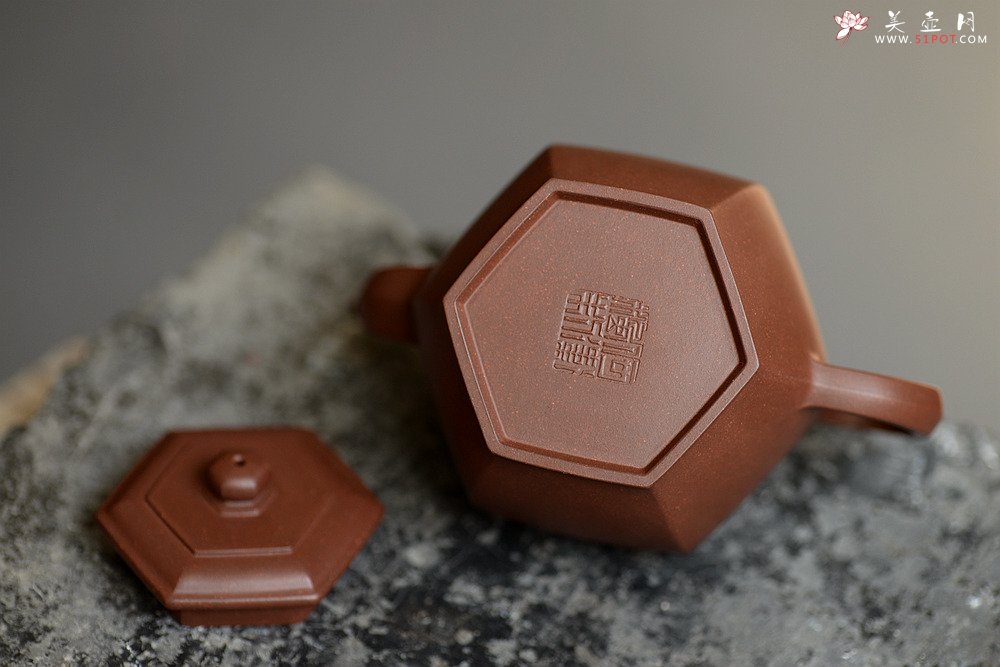 紫砂壶图片：何卫枫全手新作 线条流畅 秀气大方 耐品~ 六方华灯 - 美壶网