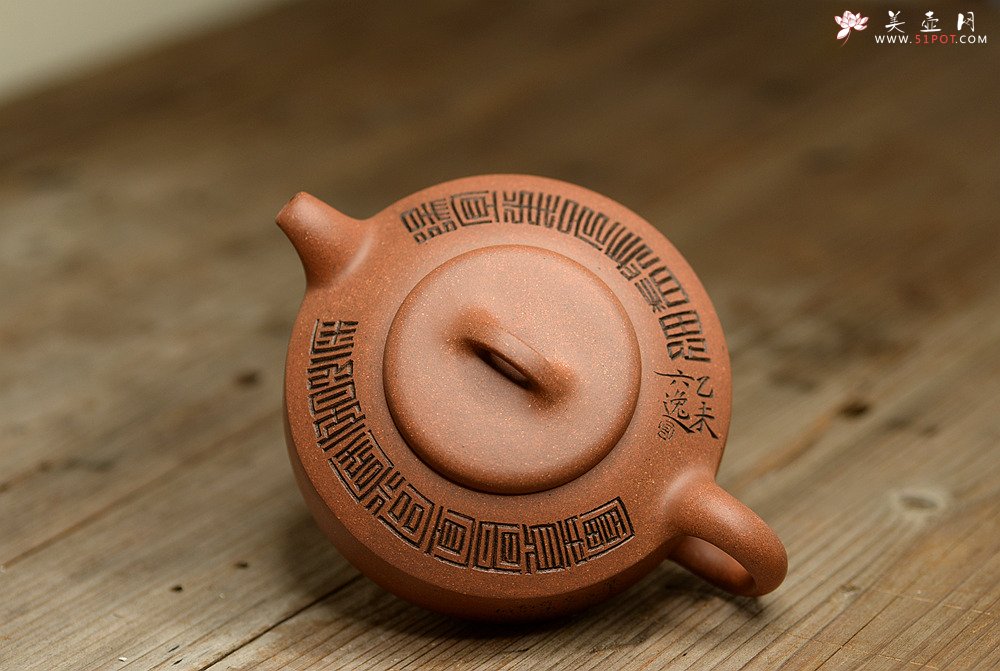 紫砂壶图片：陆轶舟新作 曼生遗韵 刻绘别具一格 扁石 优质段泥 传统器形 - 美壶网