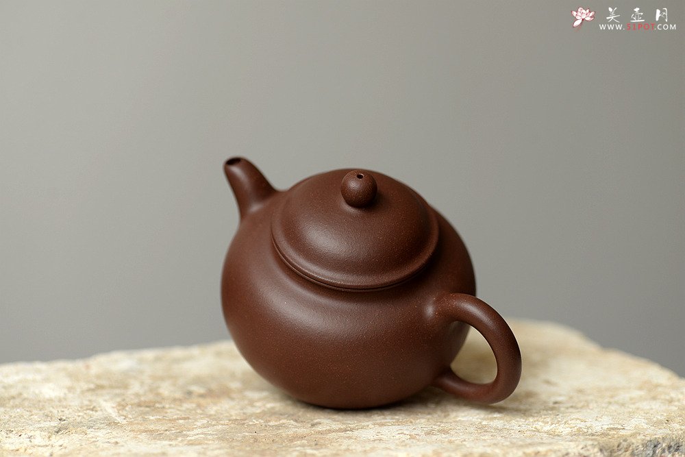 紫砂壶图片：油润老紫泥 杀茶利器 灵巧清秀 全手小掇只 - 美壶网