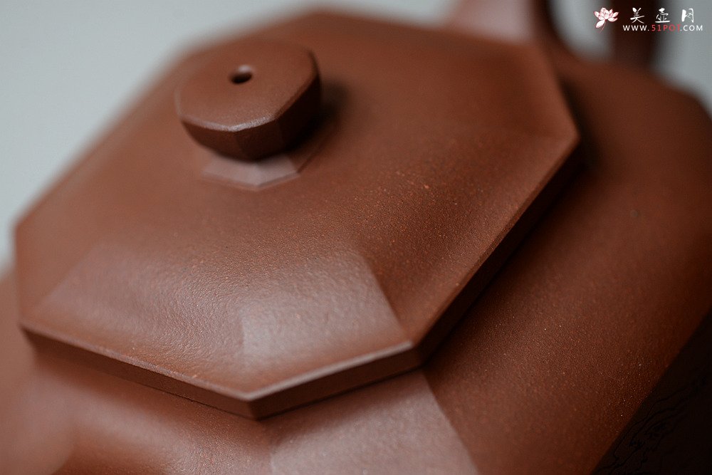 紫砂壶图片：何卫枫全手新品 经典大气  全手储铭八方 袁德波装饰 - 美壶网