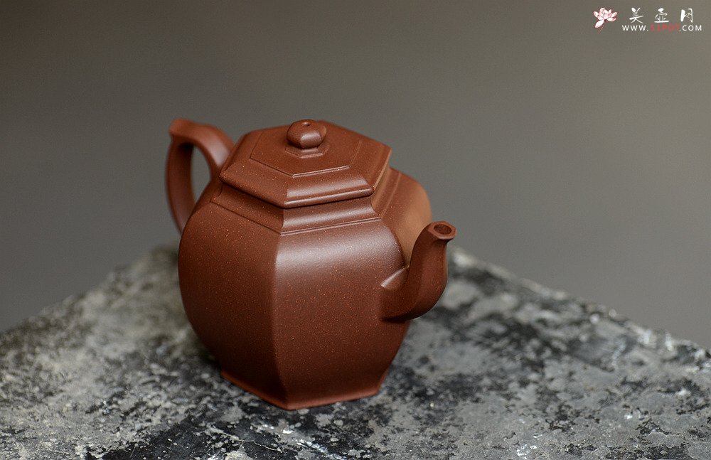 紫砂壶图片：何卫枫全手新作 线条流畅 秀气大方 耐品~ 六方华灯 - 美壶网