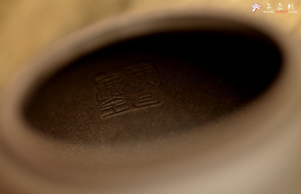 紫砂壶图片：万阗阗最新力作国助和石精刻 全手龙蛋 飘逸俊秀 文气十足 - 美壶网