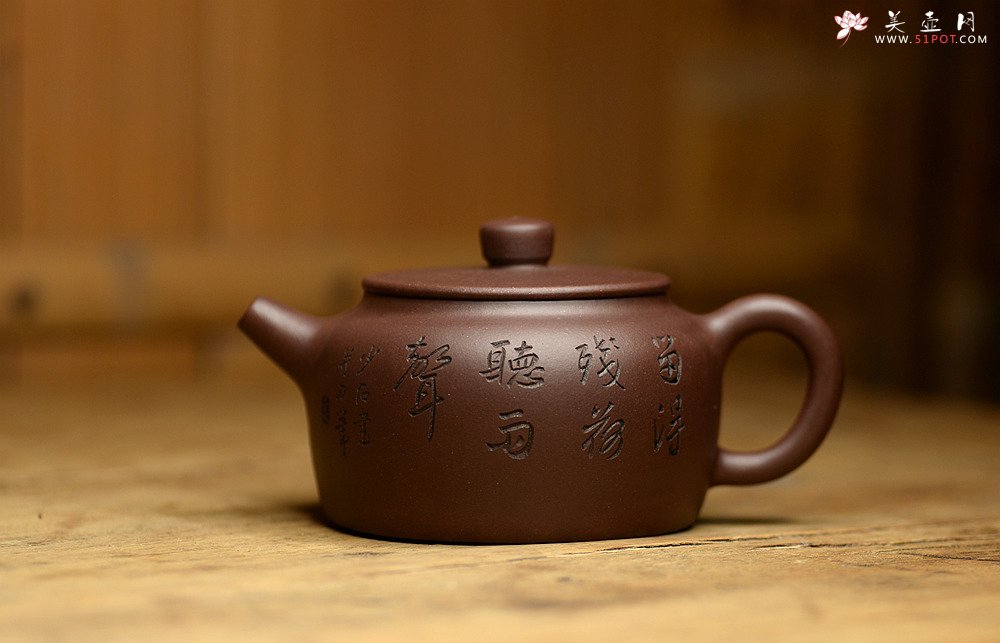 紫砂壶图片：张听钢装饰 刻绘老辣 全手桑扁 器型端正 耐品实用 - 美壶网