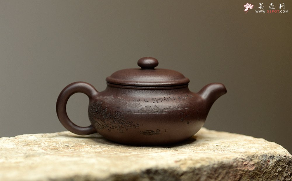 紫砂壶图片：稳重大气 大仿古 通转山水 原矿老紫泥 - 美壶网